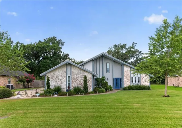 Photo 2 of Sale Pending at 103 Sheila Ct, Luling, LA 70070 | MLS# 2566207 | Listing updated on 2026-08-10