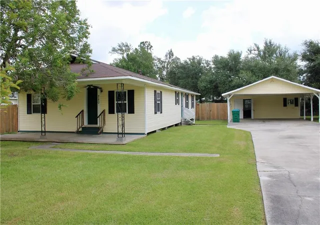 Photo 1 of Single family home for sale at 280 N 4th Street, Ponchatoula, LA 70454 | MLS# 2566200 | Listing updated on 2026-08-21