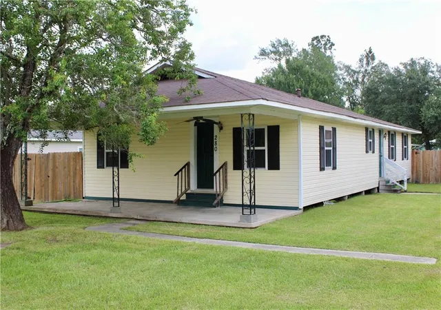 Photo 2 of Single family home for sale at 280 N 4th Street, Ponchatoula, LA 70454 | MLS# 2566200 | Listing updated on 2026-08-21