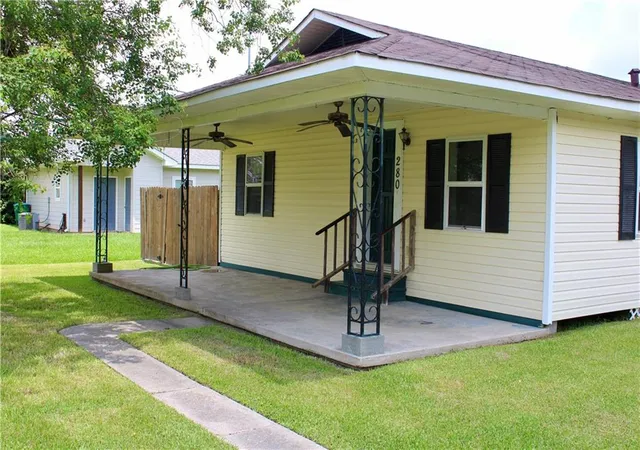 Photo 2 of Single family home for sale at 280 N 4th Street, Ponchatoula, LA 70454 | MLS# 2566200 | Listing updated on 2026-08-21