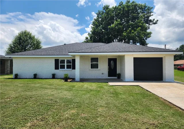 Photo 1 of Single family home for sale at 112 Nu St, Belle Chasse, LA 70037 | MLS# 2566116 | Listing updated on 2026-08-18