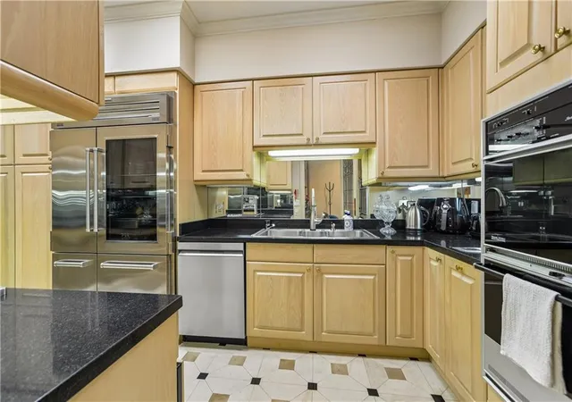 Photo 3 of Condo for sale at 600 Port Of New Orleans Pl #12E, New Orleans, LA 70130 | MLS# 2565646 | Listing updated on 2026-08-12