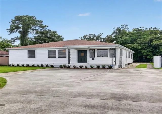 1st image of 1813 Claire Ave, Gretna, LA 70053 | MLS# 2559726