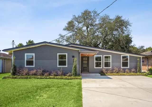 Photo 1 of Single family home for sale at 3904 Haring Rd, Metairie, LA 70003 | MLS# 2565428 | Listing updated on 2026-08-13