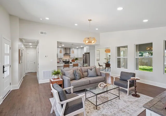 Photo 2 of Single family home for sale at 3904 Haring Rd, Metairie, LA 70003 | MLS# 2565428 | Listing updated on 2026-08-13