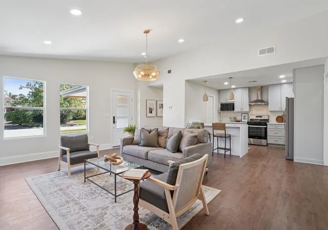 Photo 3 of Single family home for sale at 3904 Haring Rd, Metairie, LA 70003 | MLS# 2565428 | Listing updated on 2026-08-13
