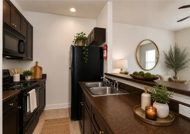 Listing Photo 4 - Condo for sale in building located at 2410 S Rocheblave St, New Orleans, LA 70125