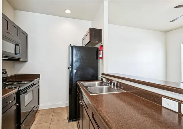 Listing Photo 5 - Condo for sale in building located at 2410 S Rocheblave St, New Orleans, LA 70125