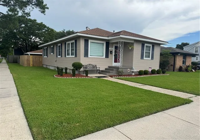 Photo 3 of Single family home for sale at 1301 Hudson St, Kenner, LA 70062 | MLS# 2566641 | Listing updated on 2026-08-18