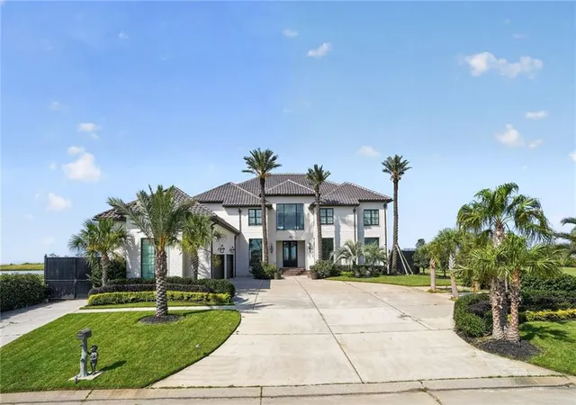 Photo 2 of Mansion for sale at 1480 Lakeshore Blvd, Slidell, LA 70461 | MLS# 2566749 | Listing updated on 2026-08-26