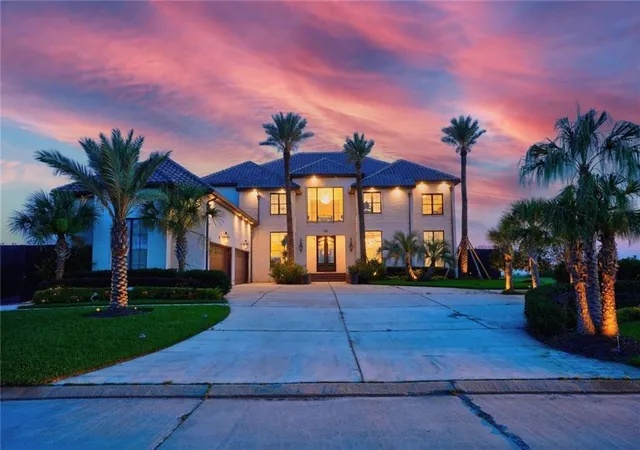 Photo 3 of Mansion for sale at 1480 Lakeshore Blvd, Slidell, LA 70461 | MLS# 2566749 | Listing updated on 2026-08-26