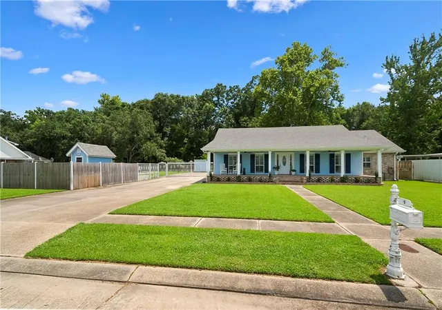 1st image of 908 South Lake Ct, Violet, LA 70092 | MLS# 2566879