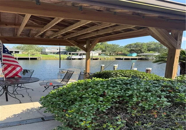 Listing Photo 2 - Condo for sale in building located at 4636 Ponchartrain Dr, Slidell, LA 70458 - Unit #E