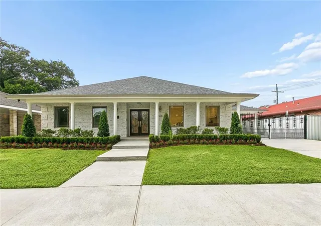 Photo 1 of Sale Pending at 868 Rosa Ave, Metairie, LA 70005 | MLS# 2566942 | Listing updated on 2026-08-17