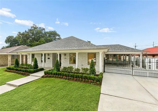 Photo 2 of Sale Pending at 868 Rosa Ave, Metairie, LA 70005 | MLS# 2566942 | Listing updated on 2026-08-17