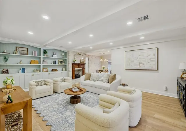 Photo 3 of Sale Pending at 868 Rosa Ave, Metairie, LA 70005 | MLS# 2566942 | Listing updated on 2026-08-17