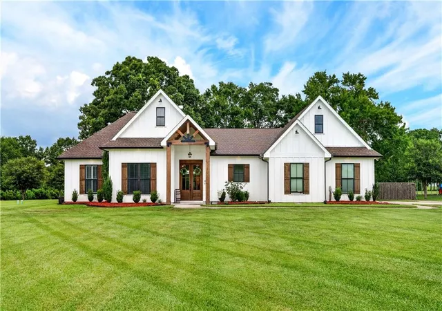 Photo 1 of Sale Pending at 624 Tartan Tr, Covington, LA 70435 | MLS# 2566520 | Listing updated on 2026-08-15