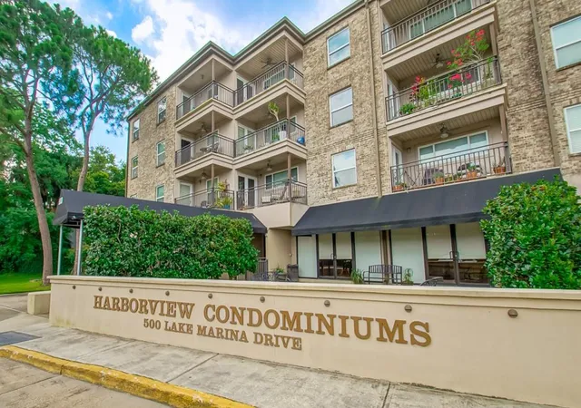 Condo for sale at 500 Lake Marina Dr #420, New Orleans, LA 70124 | MLS# 2558930