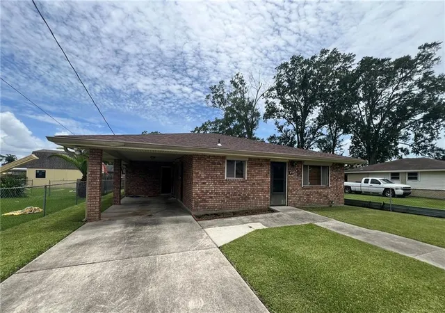 Photo 1 of Single family home for sale at 2745 Annette Dr, Marrero, LA 70072 | MLS# 2565980 | Listing updated on 2026-10-06