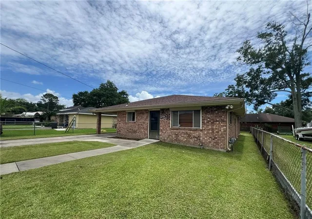 Photo 2 of Single family home for sale at 2745 Annette Dr, Marrero, LA 70072 | MLS# 2565980 | Listing updated on 2026-10-06