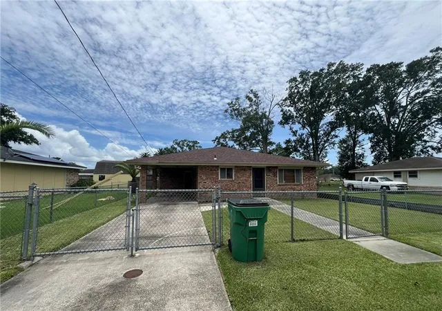 Photo 3 of Single family home for sale at 2745 Annette Dr, Marrero, LA 70072 | MLS# 2565980 | Listing updated on 2026-10-06