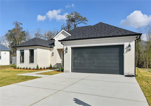 Photo 2 of Single family home for sale at 2211 Harrier Pl, Marrero, LA 70072 | MLS# 2567216 | Listing updated on 2026-08-22