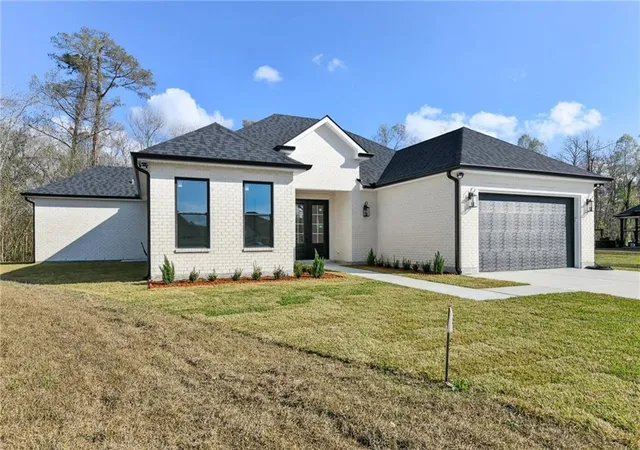 Photo 3 of Single family home for sale at 2211 Harrier Pl, Marrero, LA 70072 | MLS# 2567216 | Listing updated on 2026-08-22