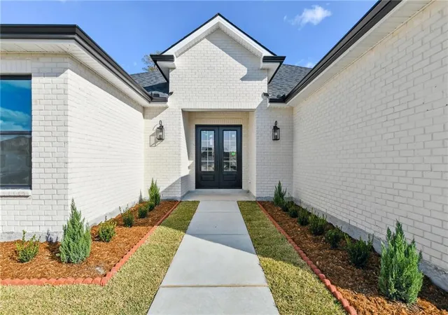 Photo 3 of Single family home for sale at 2211 Harrier Pl, Marrero, LA 70072 | MLS# 2567216 | Listing updated on 2026-08-22