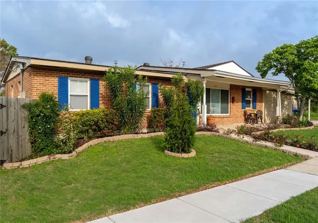 Photo 2 of Single family home for sale at 2200 Elizabeth St, Metairie, LA 70003 | MLS# 2567428 | Listing updated on 2026-08-17