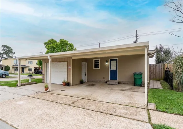 Photo 3 of Single family home for sale at 2200 Elizabeth St, Metairie, LA 70003 | MLS# 2567428 | Listing updated on 2026-08-17