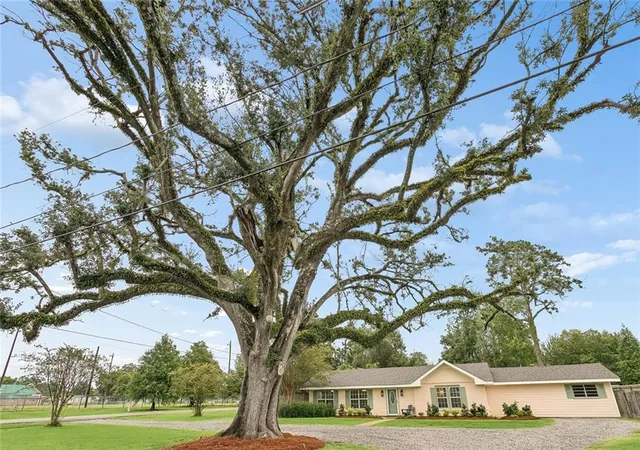 3rd image of 400 S 4Th St, Ponchatoula, LA 70454 | MLS# 2566275