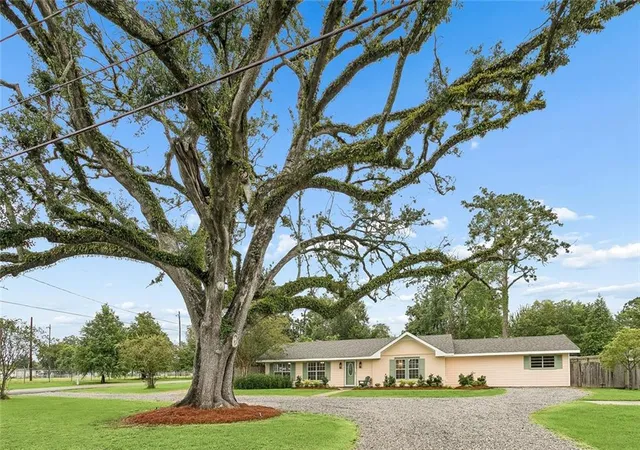 4th image of 400 S 4Th St, Ponchatoula, LA 70454 | MLS# 2566275