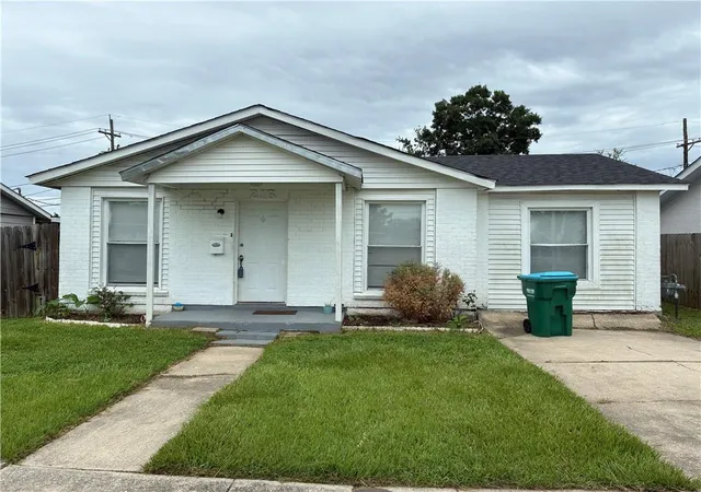 Photo 1 of Single family home for sale at 216 Georgetown Dr, Kenner, LA 70065 | MLS# 2567455 | Listing updated on 2026-08-21