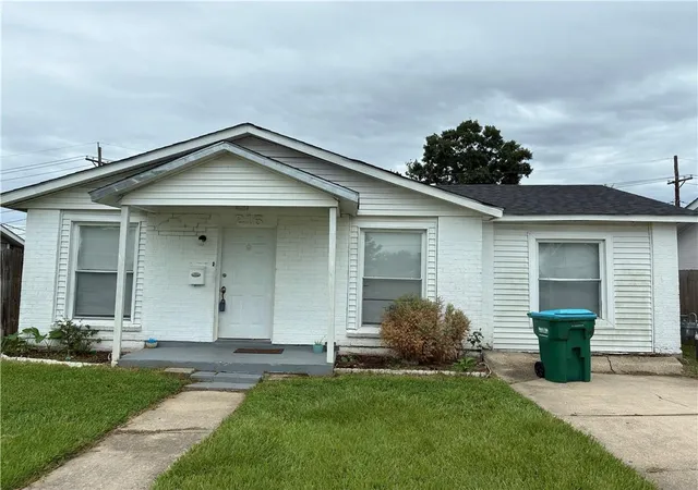 Photo 2 of Single family home for sale at 216 Georgetown Dr, Kenner, LA 70065 | MLS# 2567455 | Listing updated on 2026-08-21