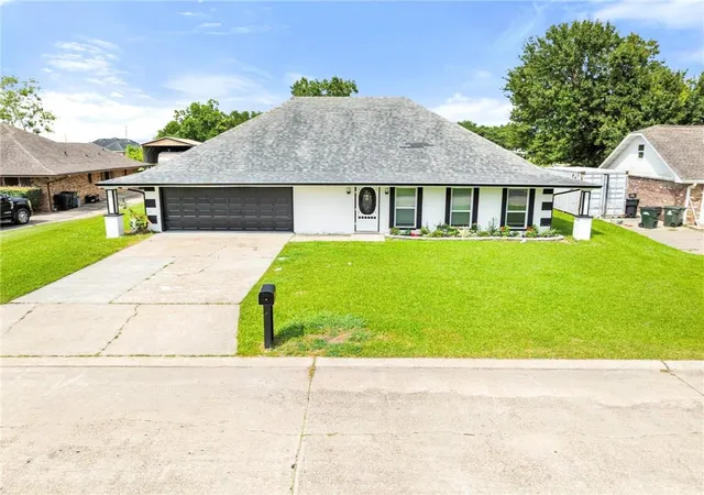 Photo 1 of Single family home for sale at 154 Presque Isle Dr, Houma, LA 70363 | MLS# 2567556 | Listing updated on 2026-08-19