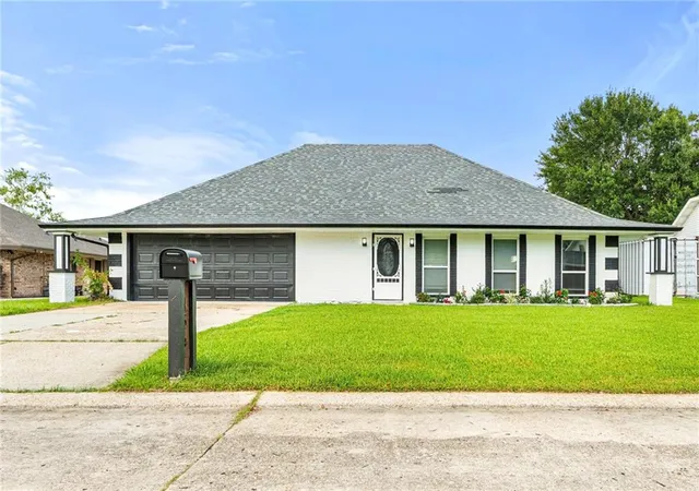 Photo 2 of Single family home for sale at 154 Presque Isle Dr, Houma, LA 70363 | MLS# 2567556 | Listing updated on 2026-08-19