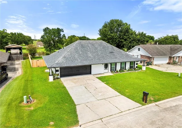 Photo 4 of Single family home for sale at 154 Presque Isle Dr, Houma, LA 70363 | MLS# 2567556 | Listing updated on 2026-08-19