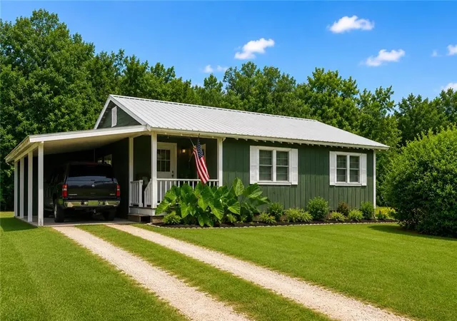 1st image of 1723 Avenue G, Bogalusa, LA 70427 | MLS# 2567826