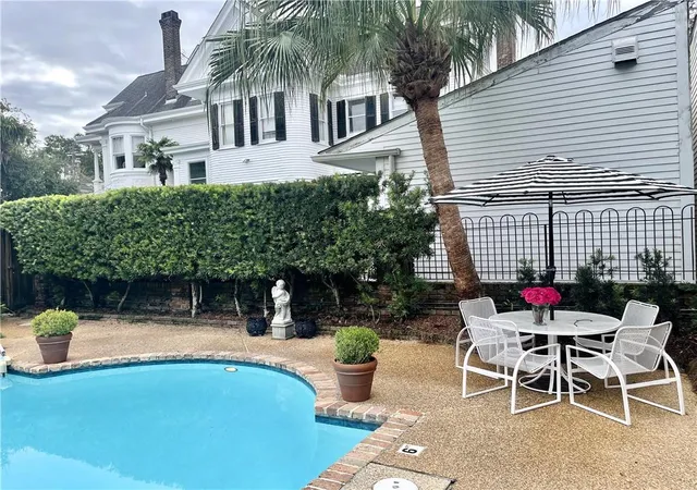 2nd image of 3000Th St Charles Ave, New Orleans, LA 70115