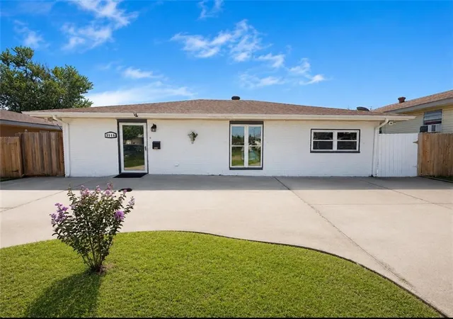 Photo 1 of Single family home for sale at 3568 E Loyola Dr, Kenner, LA 70065 | MLS# 2567891 | Listing updated on 2026-08-21