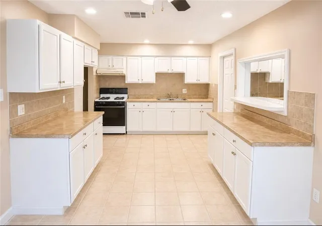 Photo 3 of Single family home for sale at 3568 E Loyola Dr, Kenner, LA 70065 | MLS# 2567891 | Listing updated on 2026-08-21