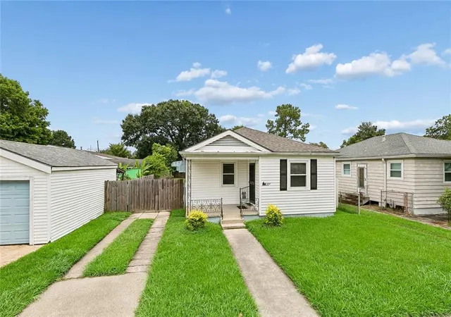 Photo 1 of Single family home for sale at 2727 Avalon St, Jefferson, LA 70121 | MLS# 2567802 | Listing updated on 2026-08-06