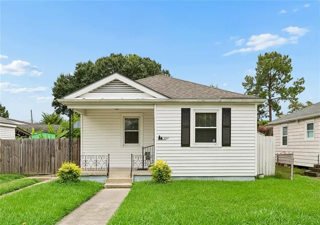 Photo 2 of Single family home for sale at 2727 Avalon St, Jefferson, LA 70121 | MLS# 2567802 | Listing updated on 2026-08-06