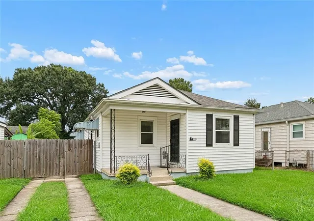 Photo 2 of Single family home for sale at 2727 Avalon St, Jefferson, LA 70121 | MLS# 2567802 | Listing updated on 2026-08-06