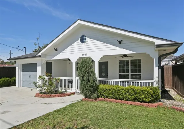 Photo 3 of Single family home for sale at 8021 Versailles St, Metairie, LA 70003 | MLS# 2567857 | Listing updated on 2026-08-21