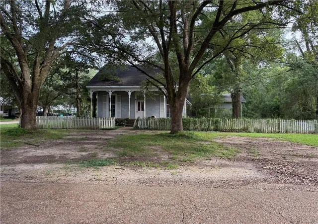 Photo 1 of Sale Pending at 214 E Pine St, Amite, LA 70422 | MLS# 2568021 | Listing updated on 2026-08-24