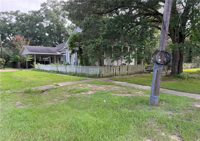 Photo 2 of Sale Pending at 214 E Pine St, Amite, LA 70422 | MLS# 2568021 | Listing updated on 2026-08-24
