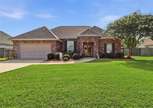 Photo 1 of Single family home for sale at 113 Churchill Dr, Madisonville, LA 70447 | MLS# 2566168 | Listing updated on 2026-08-22