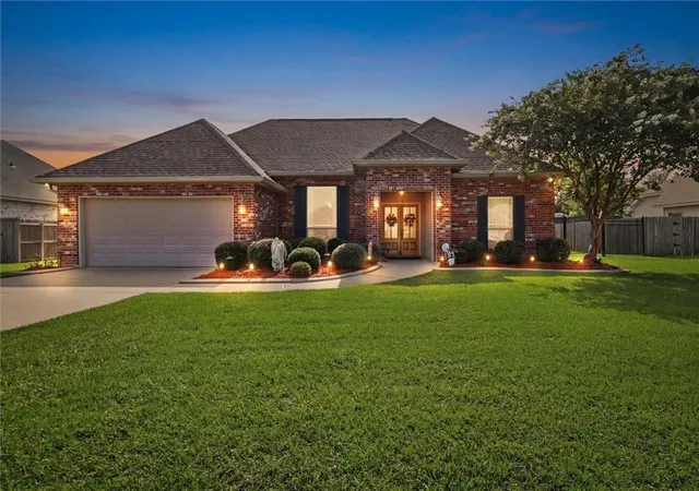 Photo 3 of Single family home for sale at 113 Churchill Dr, Madisonville, LA 70447 | MLS# 2566168 | Listing updated on 2026-08-22
