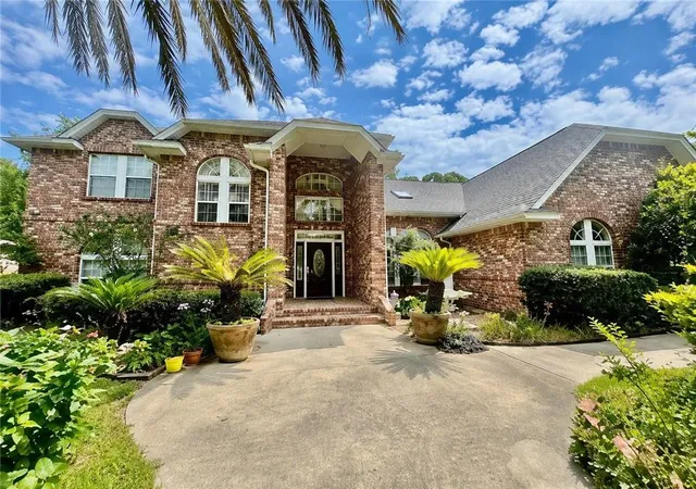 Photo 2 of Single family home for sale at 233 Leeds Dr, Slidell, LA 70461 | MLS# 2568168 | Listing updated on 2026-08-11